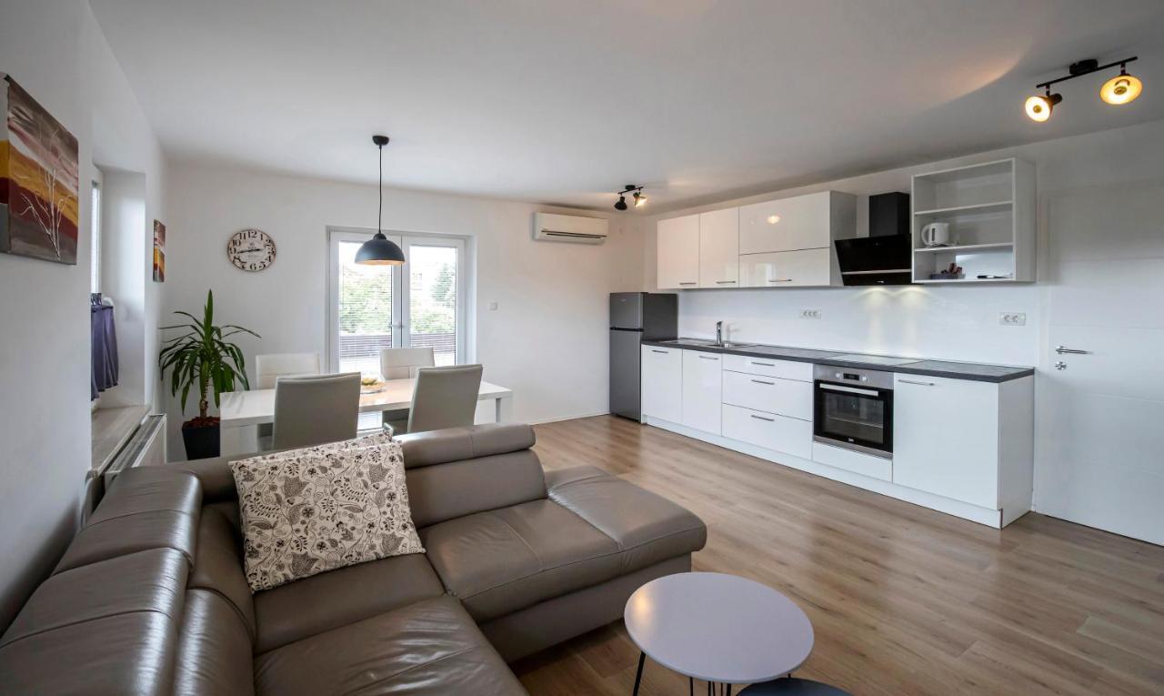 Apartments Vila Apolonia Ljubljana Bagian luar foto