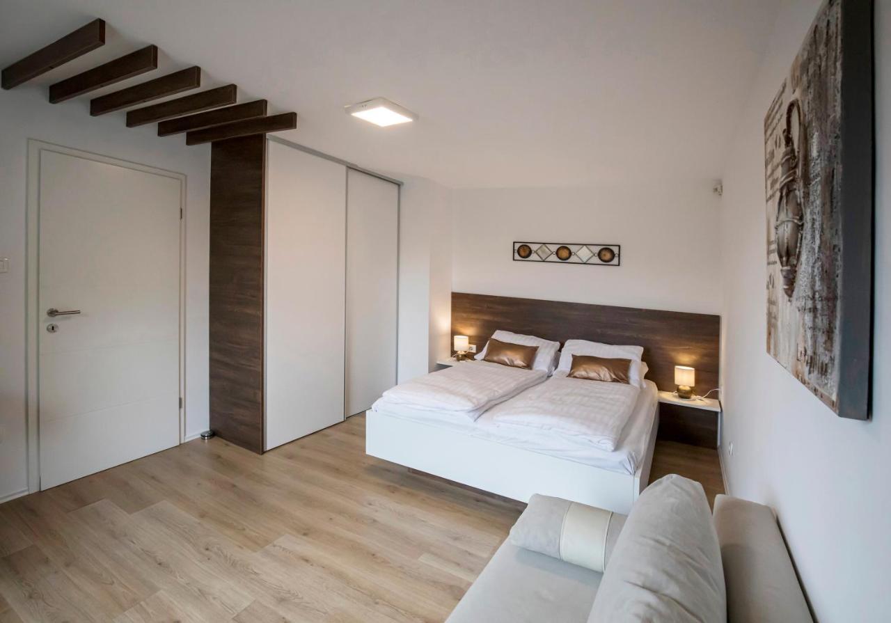 Apartments Vila Apolonia Ljubljana Bagian luar foto